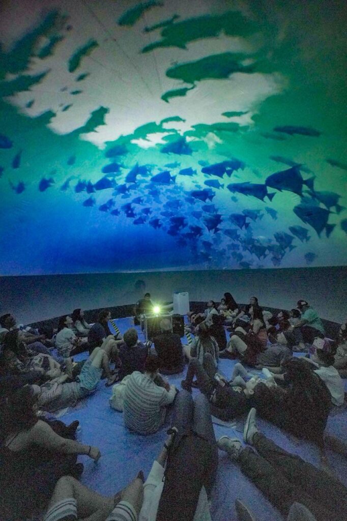 7 Benefícios Pedagógicos do Planetário Móvel que Encantam Alunos e Surpreendem Professores
